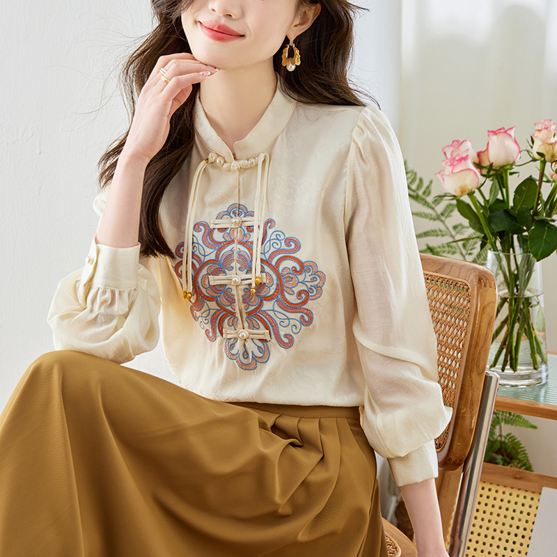 已出貨 新中式國風刺繡長袖襯衫女2024春裝復古氣質盤扣打底上衣