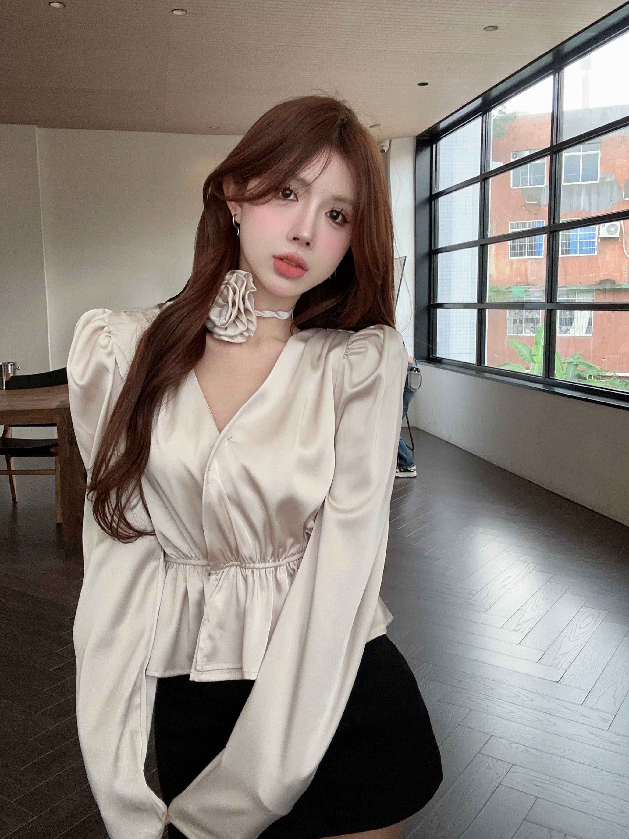 緞面花朵V領氣質修身顯瘦襯衫春季新款法式小個子百搭上衣女