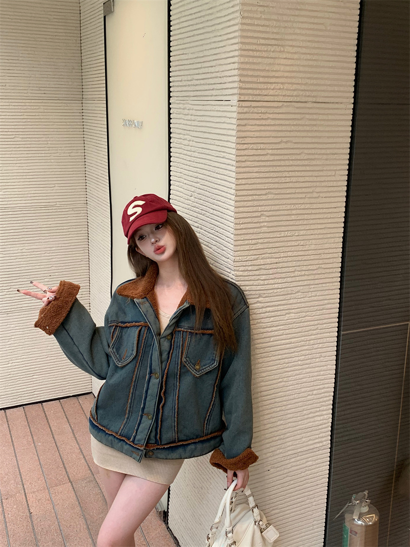 Real shot Korean style loose short lamb wool warm denim jacket with elegant design