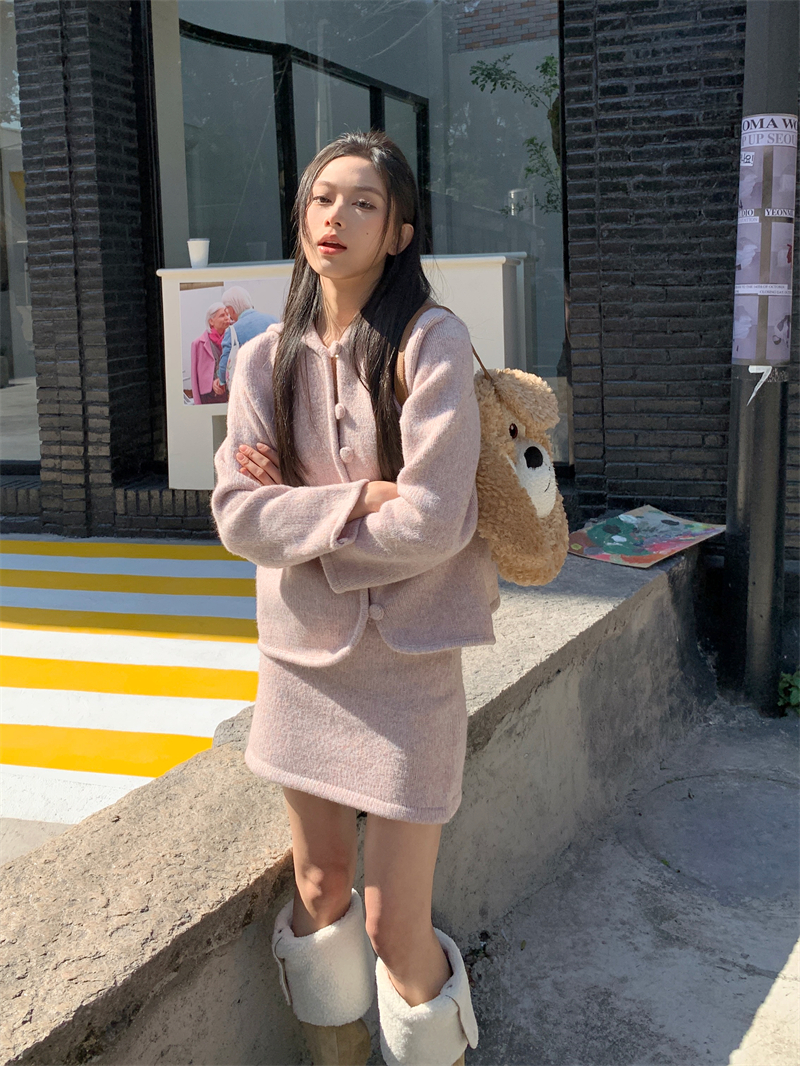 Actual shot of the new 30049 mixed color pink and purple hooded knitted top + 30050 slimming skirt suit for women