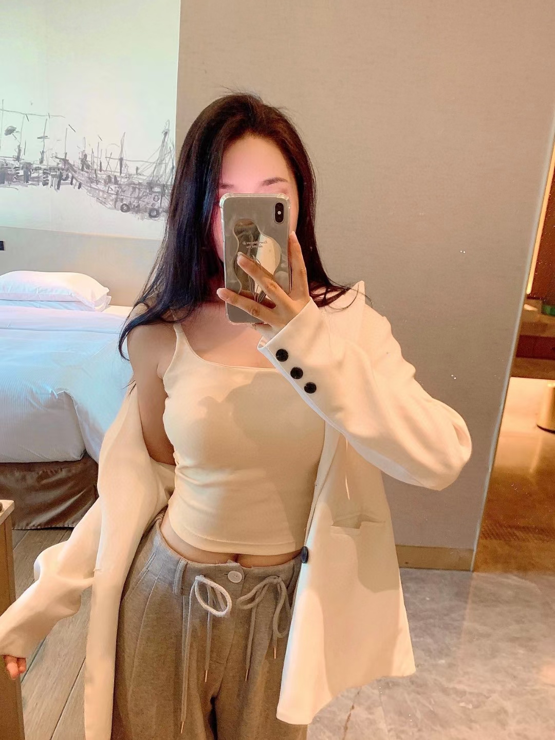 Simple and versatile solid color versatile classic outer wear camisole with breast pads and beautiful back top for women
