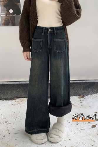 Actual shot of autumn and winter women's new jeans slimming retro plus velvet thickened denim trousers for women