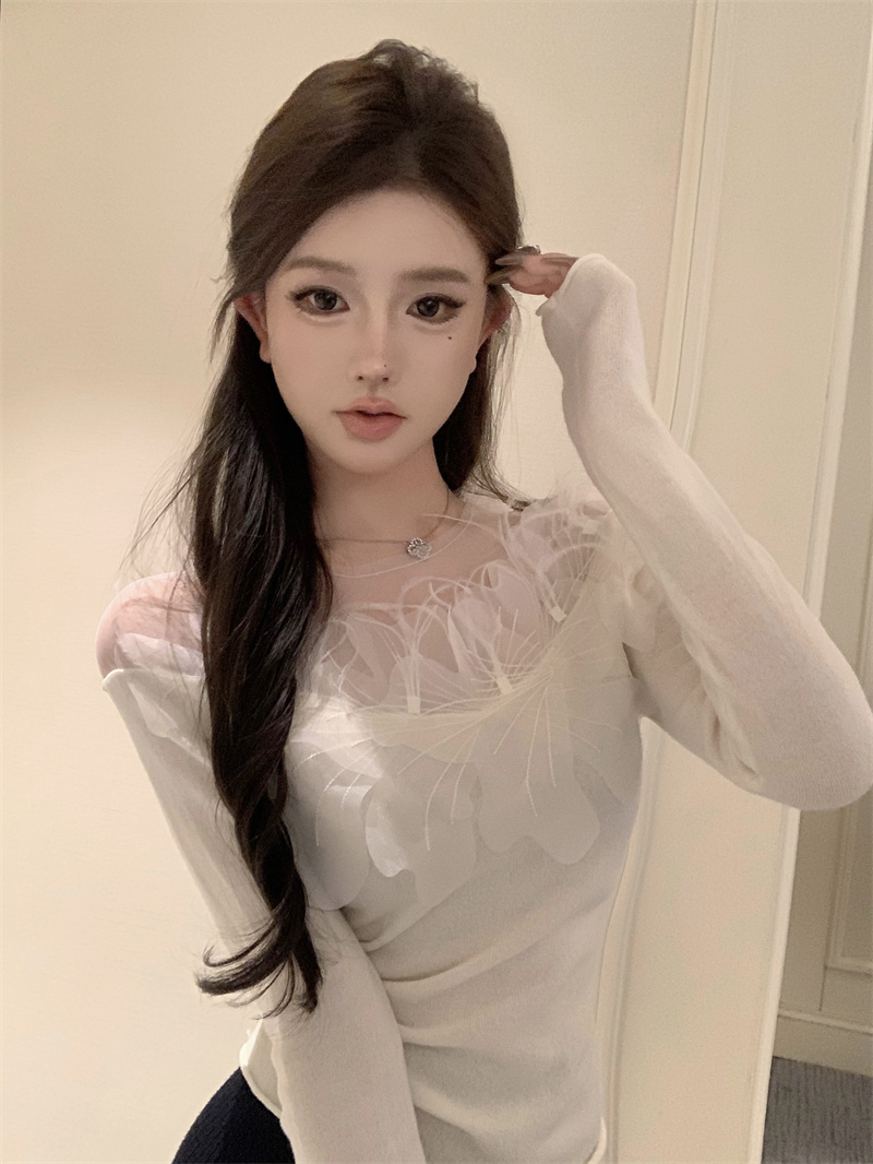 Actual shot of pure sensuality, long-sleeved chiffon with patchwork mesh, hollow petal top and bottoming shirt