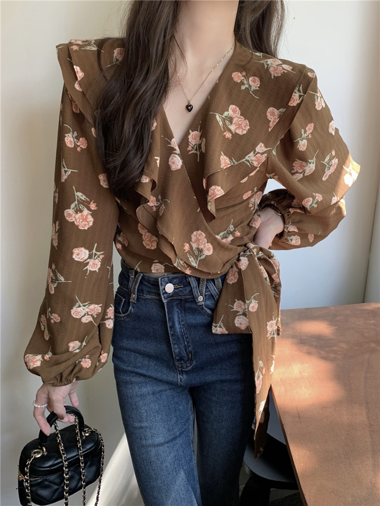 Actual shot of early spring retro V-neck one-piece lace-up top for women with waist slimming long-sleeved short floral shirt