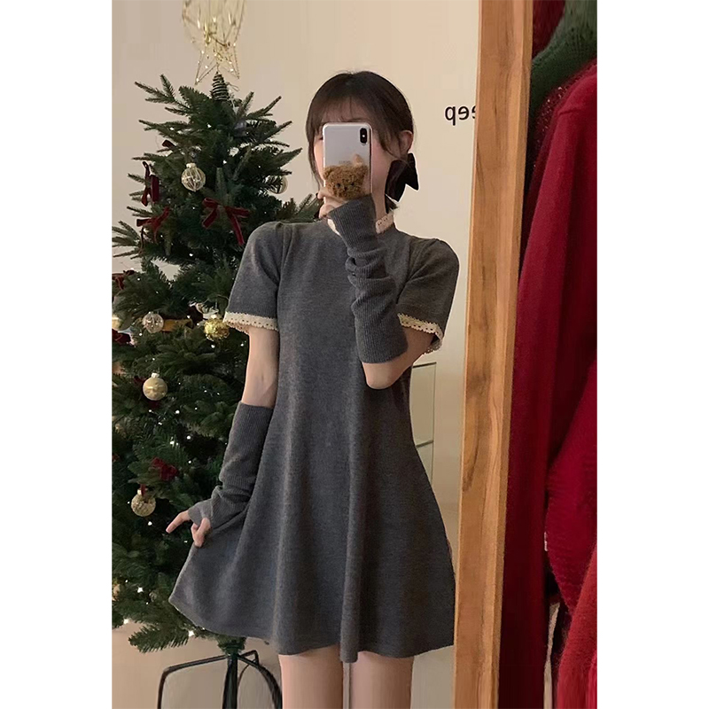 23 Winter style slim fit and versatile Hepburn style black knitted dress with slim waist and A-line skirt with sleeves inside