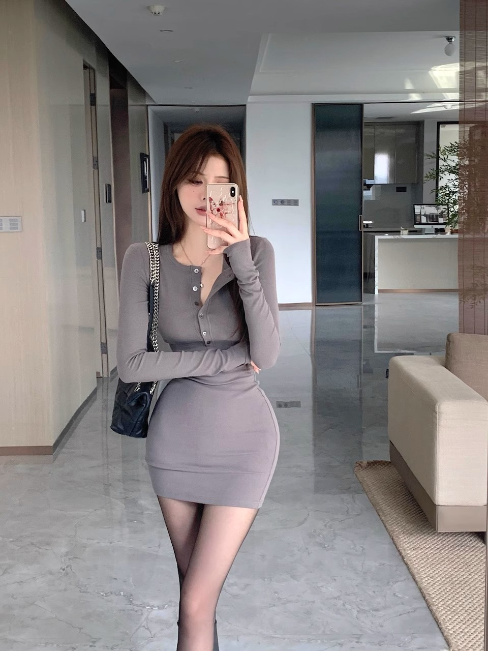Gray long-sleeved dress for women in spring and autumn, slim-fitting waist-hugging skirt, petite inner layering, sweet hot girl skirt