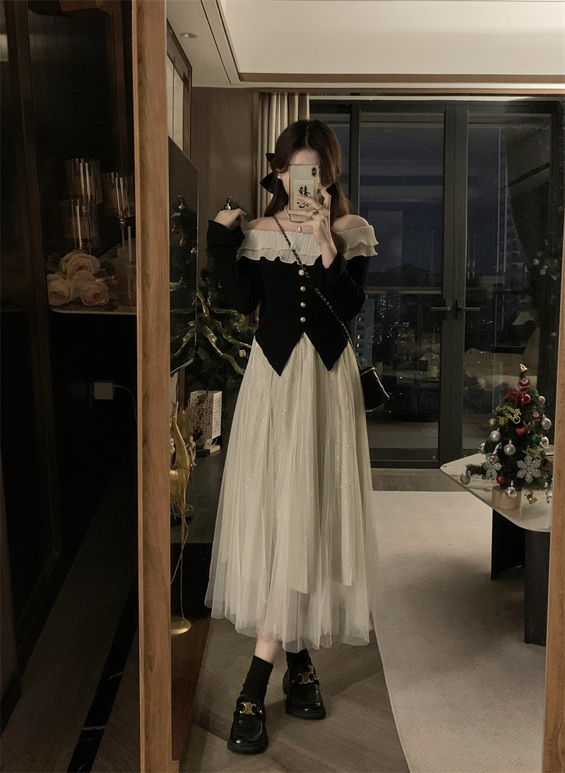 Real shot ~ one-shoulder long-sleeved knitted ruffled waist top + high-waisted shiny pleated fairy long gauze skirt