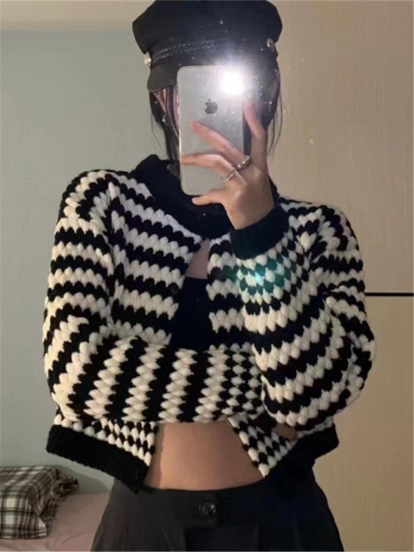 2024 spring and summer Korean new striped short sweater jacket design niche long-sleeved deer plush knitted cardigan