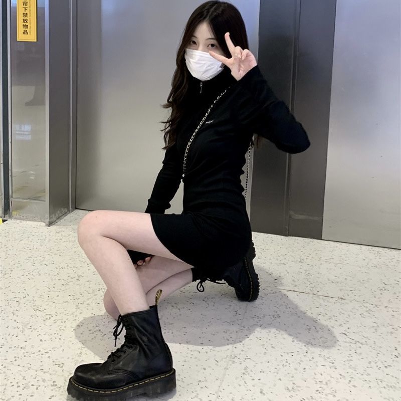 復古黑色新款連衣裙女2024早春秋新款設計感辣妹修身顯瘦包臀