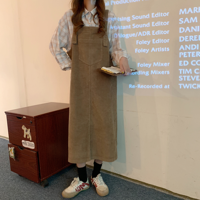 Actual shot of new autumn and winter women's slimming corduroy suspender skirts, long skirts, age-reducing slimming and versatile skirts