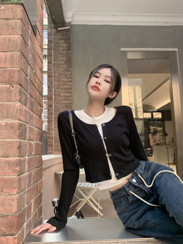 Real shot of high-waisted knitted cardigan for women in early spring, sweet and spicy design, sexy hollowed out navel top for hot girls
