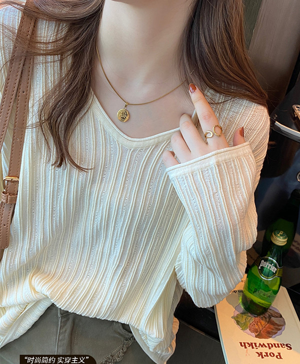 New style knitted sweaters for women, thin bottoming shirts, loose-fitting western style sweaters, long-sleeved tops.