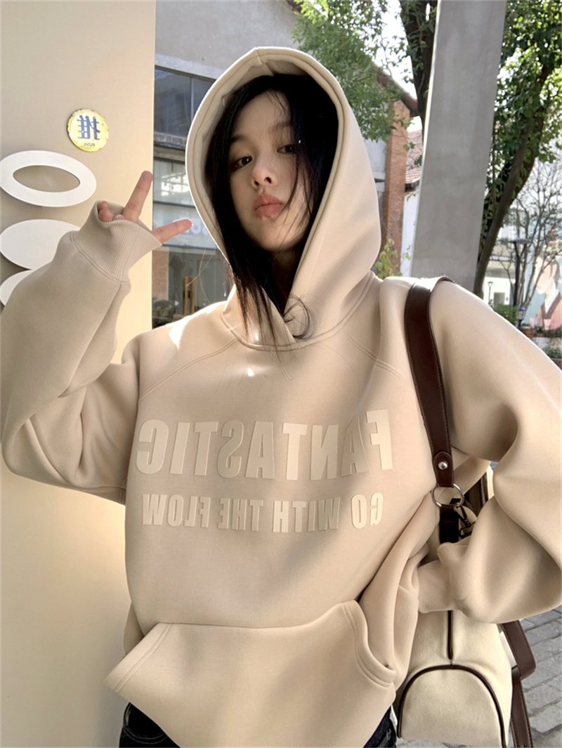 Actual shot of new velvet hooded long-sleeved sweatshirt