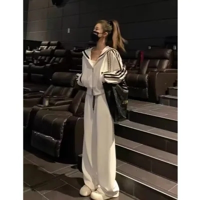 Spring and Autumn Casual Sportswear Suit Women's High-end Fashion Slim Internet Celebrity Fashion Sweater Two-piece Set 2024 New Style
