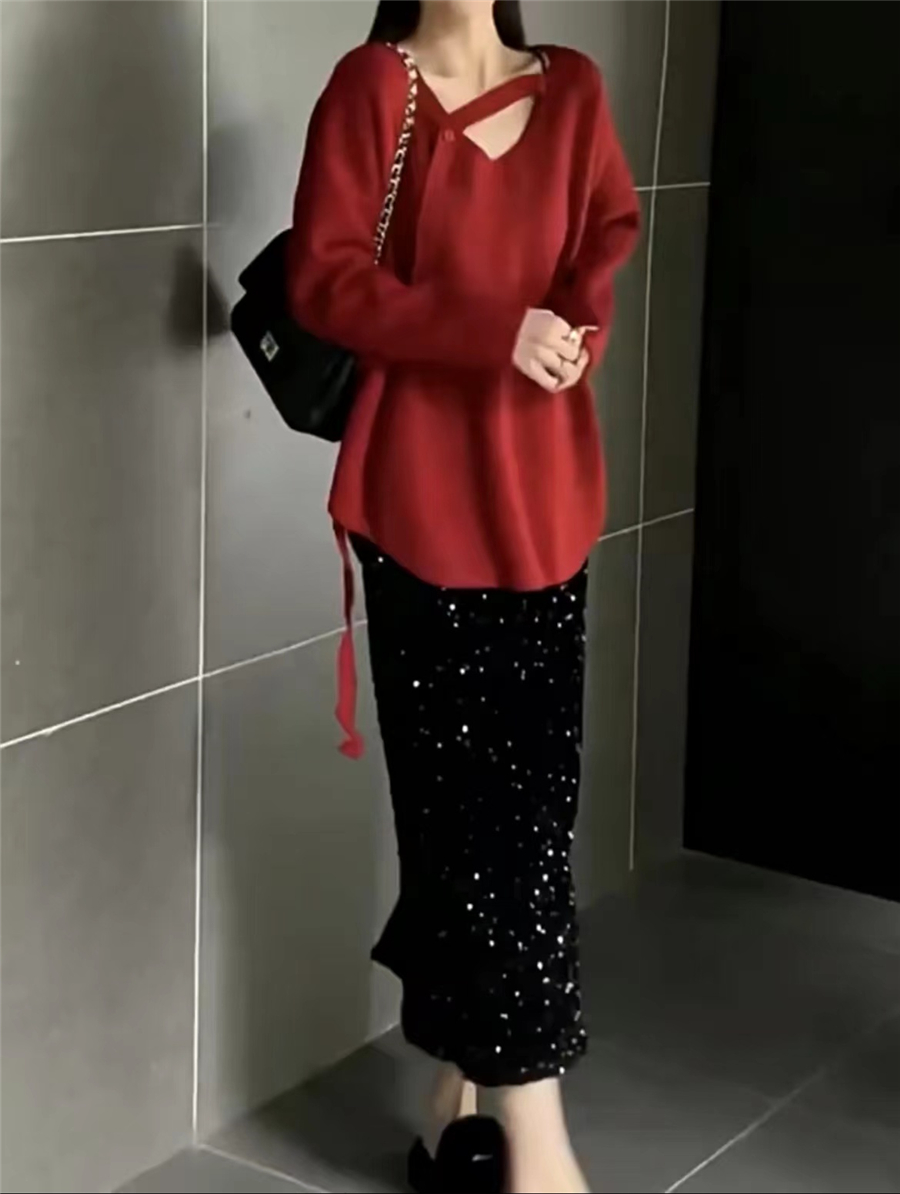 Deep winter wear with a complete set of fashionable New Year's Eve discreet and elegant red sweater and skirt two-piece suit for women