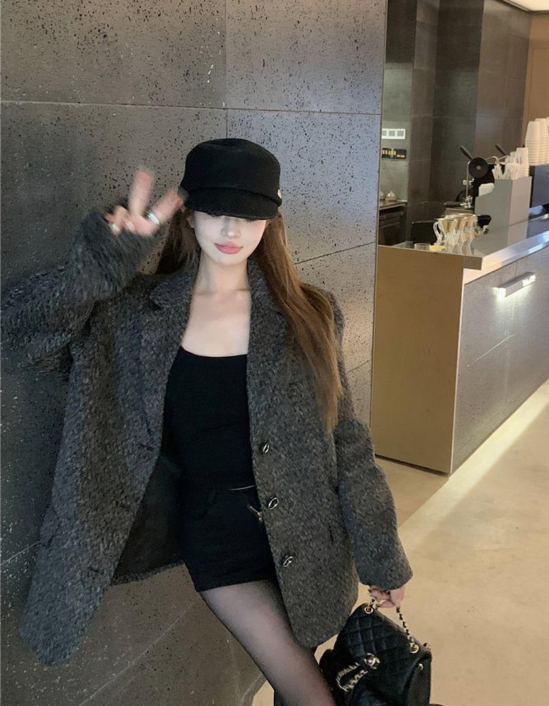 Real shot of retro style suit woolen jacket for women