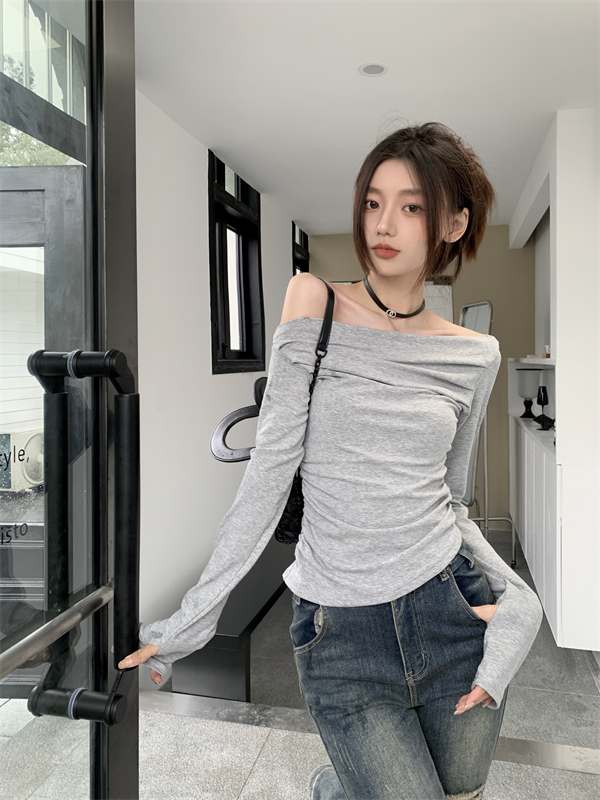 Real shot of one-line collar long-sleeved bottoming shirt spring and summer new design slimming and chic T-shirt
