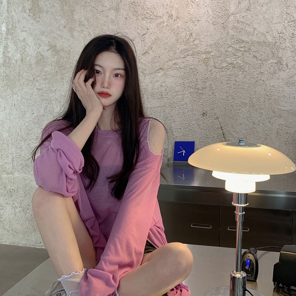 Actual shot of three-standard Internet celebrity ins lazy leaky shoulder side slit long-sleeved T-shirt top