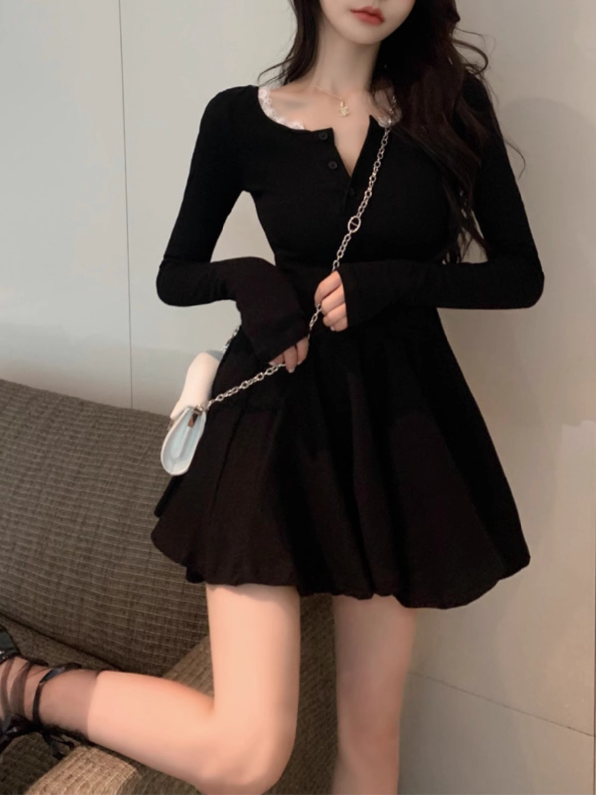 設計感小眾黑色修身長袖連衣裙女春季小個子a字短裙收腰顯瘦裙子