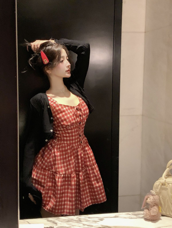Real shot of whitening and age-reducing plaid sweet waist-cinching suspender skirt tutu skirt cardigan suit