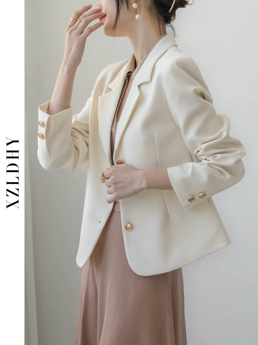 Spring 2024 new style off-white lapel collar blazer women's niche design casual small suit top