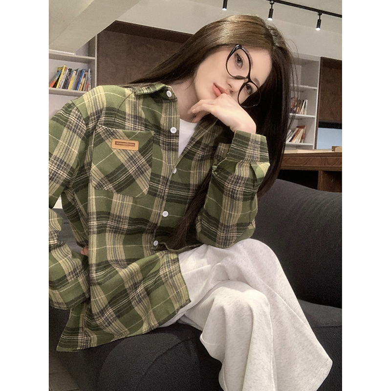 Real shot of retro Hong Kong style green plaid shirt jacket women's lazy American long-sleeved top