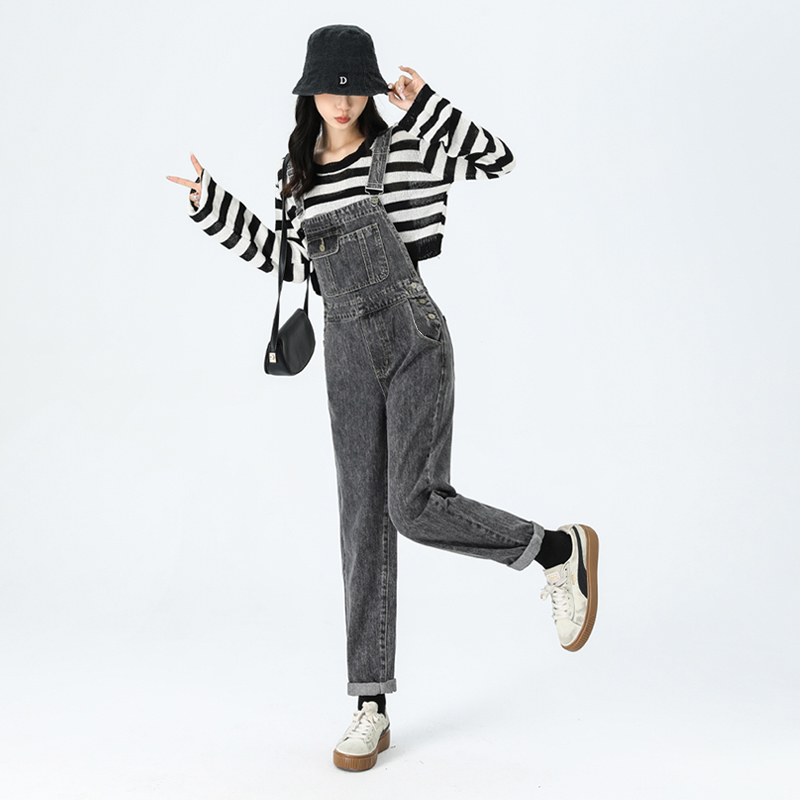 Real shot of 2024 early spring denim overalls for women, fashionable Korean style loose internet celebrity small-foot pants for women