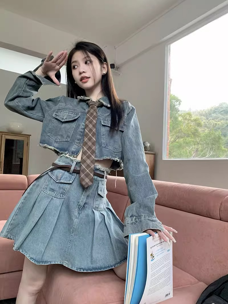 2024 Spring and Autumn New Two-piece Suit for Women Sweet and Cool Hot Girl Raw Edge Denim Jacket Short Pleated Skirt