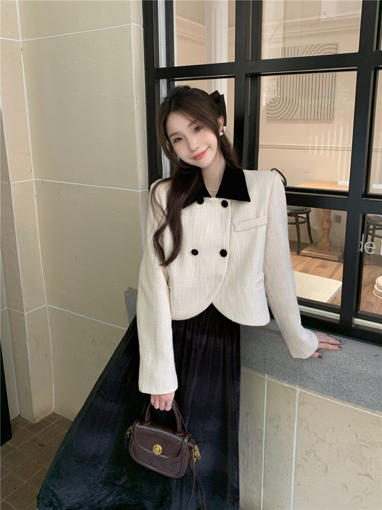 Real shot!  French style short woolen jacket + versatile black velvet skirt suit