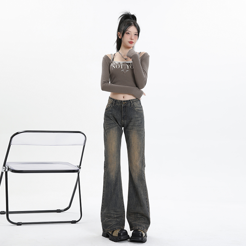 Actual shot of retro micro-flared jeans for women, low-waisted American style, distressed, slim, versatile, loose straight trousers