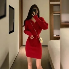 New Year's shirt red hooded hip skirt 2024 new high-end Christmas knitted dress for women autumn and winter