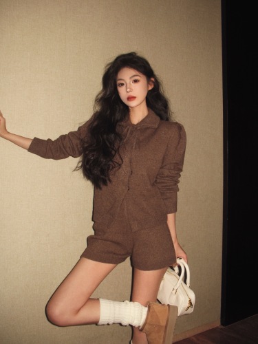 Actual shot of the new Korean style collar strap long-sleeved stand-up collar fashionable knitted sweater shorts suit