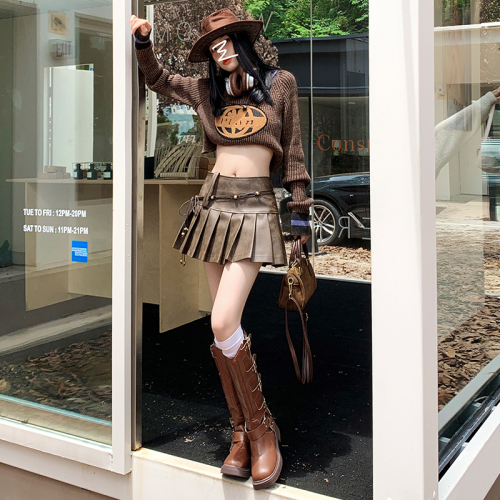 Real shot of 2024 early spring retro pleated skirt female niche slimming A-line skirt ins skirt hot girl leather pants