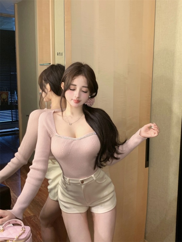Real-life photos of beauties’ growth story Du’s romantic hand-stitched diamond chain square collar slim tops and waist-cinching sweaters for women