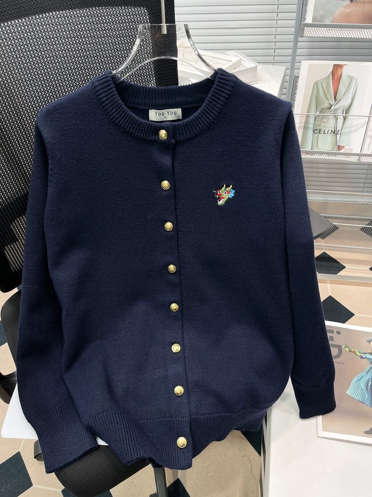 鬍子叔大碼女裝中國風刺繡圓領毛衣開衫胖mm氣質休閒外穿針織上衣