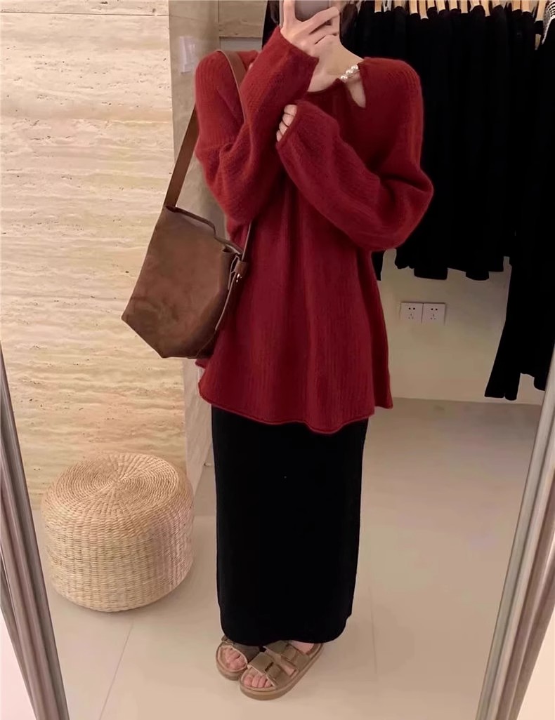Deep winter clothing is paired with a complete set of women's 2024 new popular spring style New Year's shirts and New Year's dress suits this year