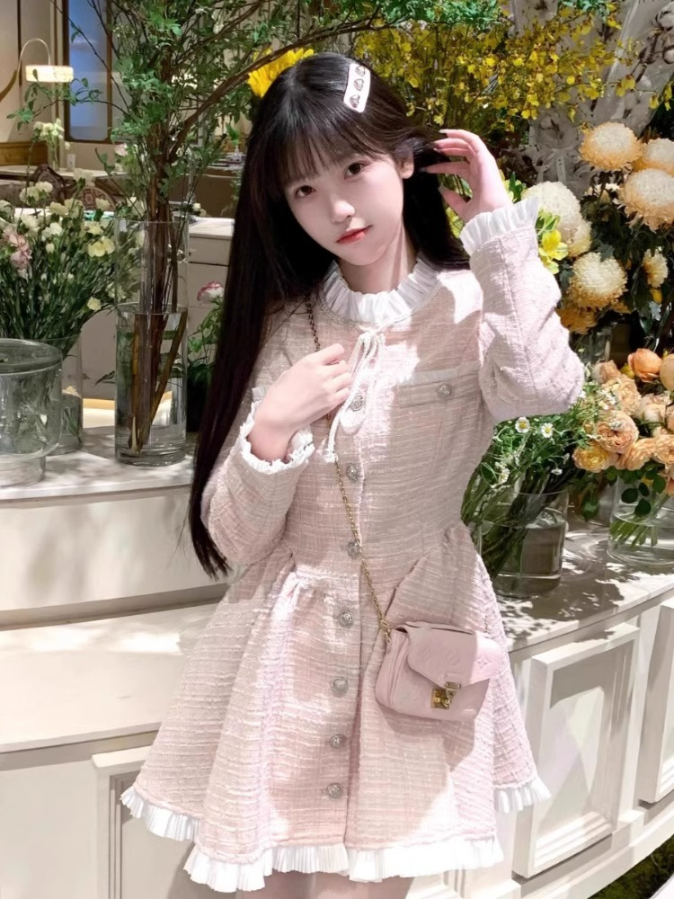 Rich girl Xiao Xiangfeng pink skirt spring and autumn sweet breast retro princess lace splicing dress for women