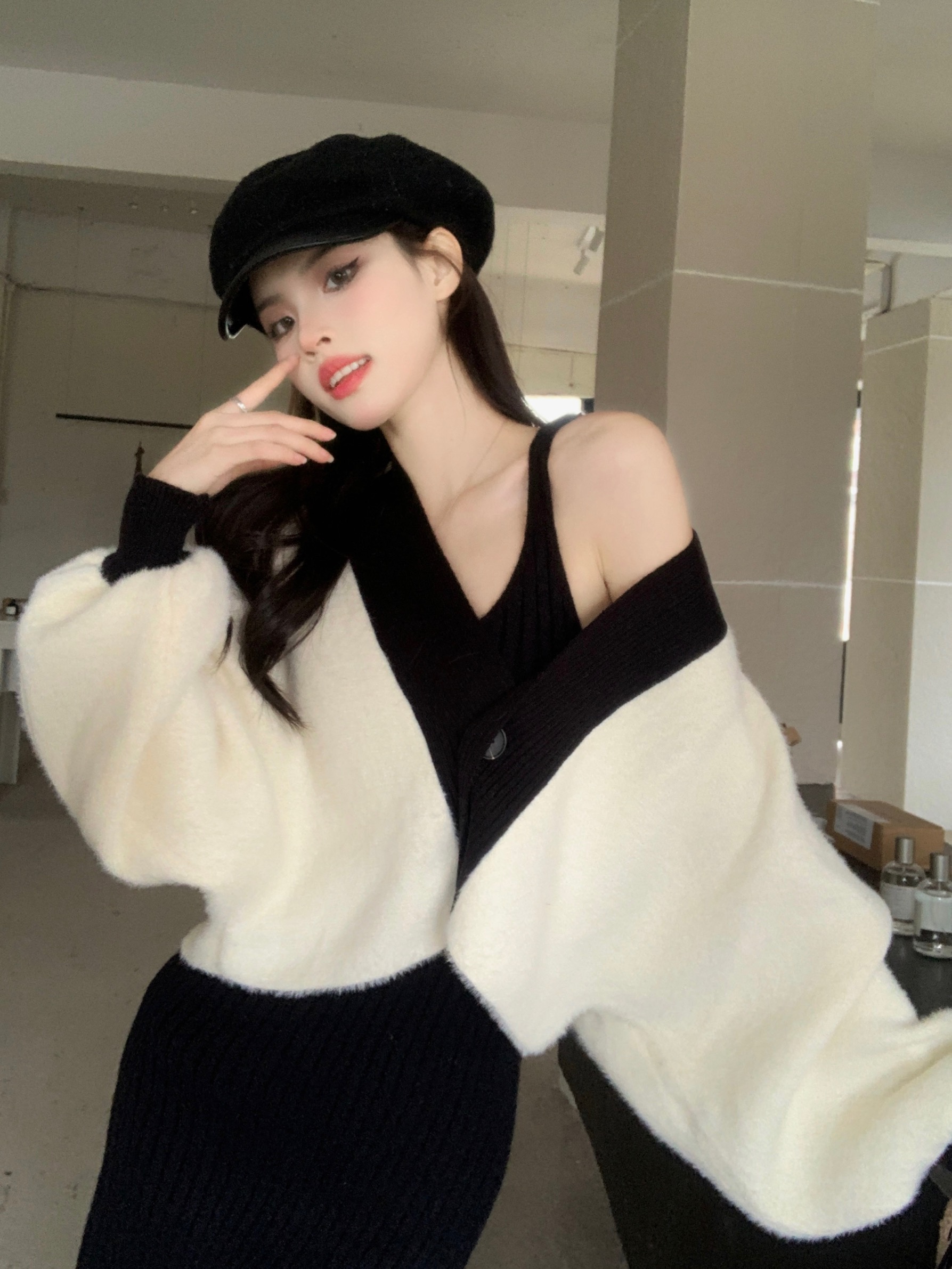 Real shot of spring and autumn temperament socialite Xiaoxiang style lazy sweater Internet celebrity two-piece suit women's dress