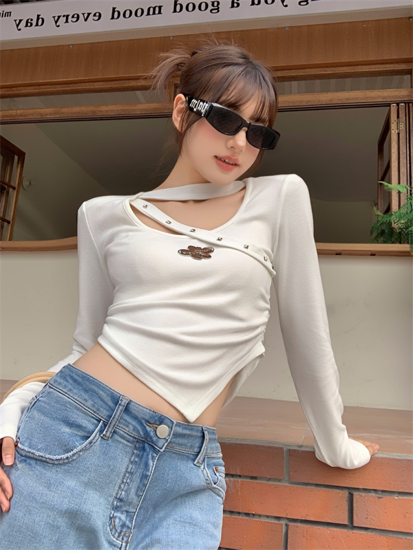 Actual shot of the new spring and summer 2024 design, unique irregular short white bottoming shirt