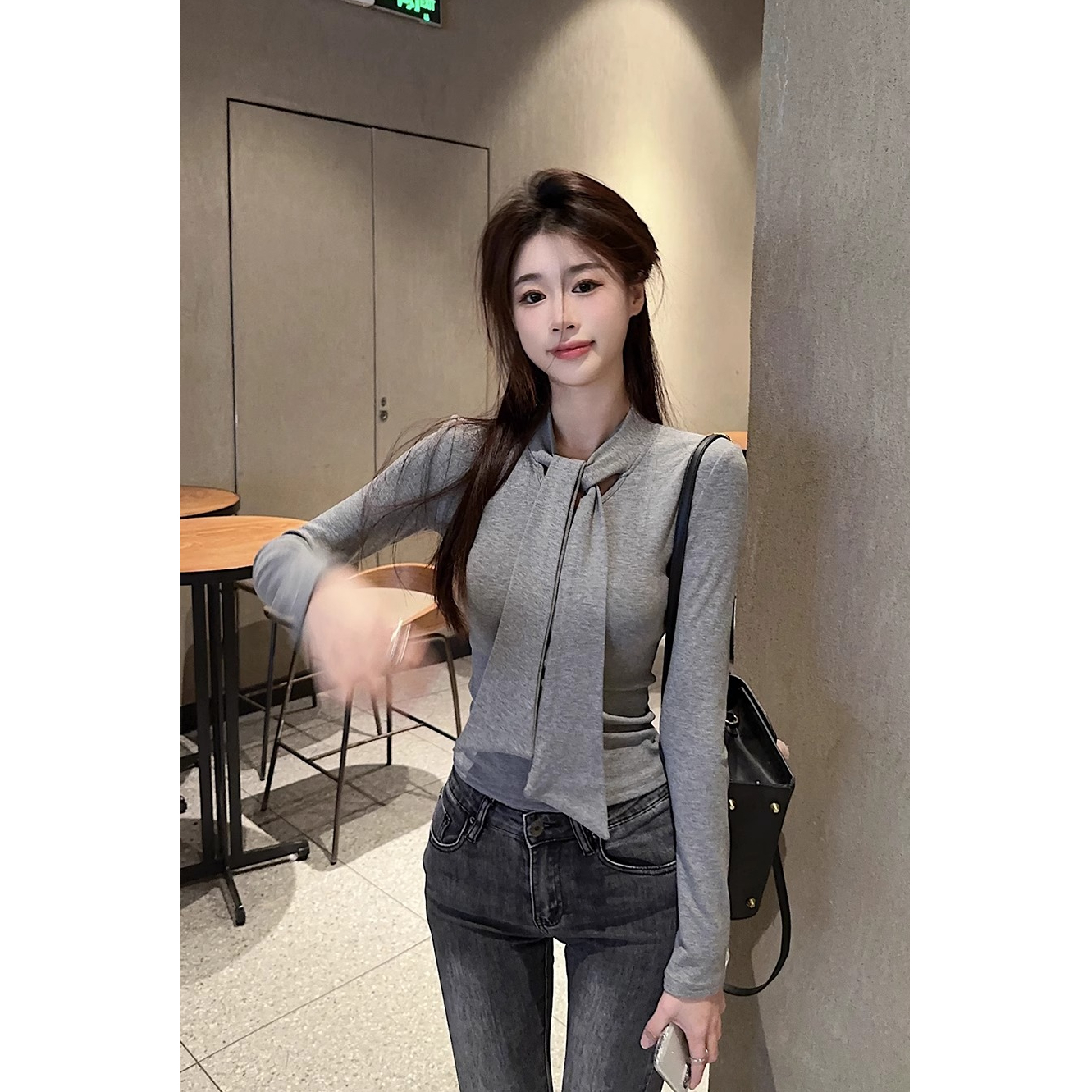2024 Korean style French chic T-shirt for women in autumn and winter sweet and spicy style brushed plus velvet bottoming shirt for slimming