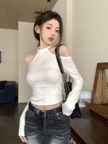 Real shot of one-shoulder white long-sleeved bottoming shirt T-shirt for spring and summer sweet hottie sexy off-shoulder short style