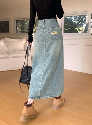 Actual shot#High-waisted front slit denim half-length skirt for women. Washed design with back pockets and holes. A-line mid-length skirt.