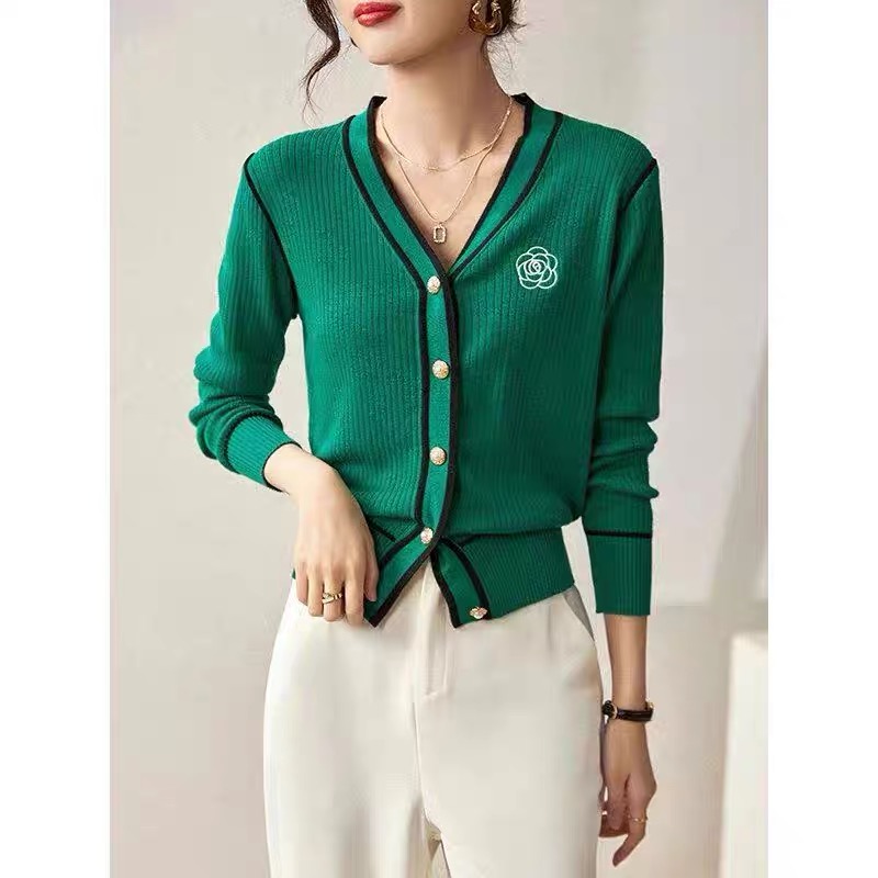 2024 Spring and Autumn New Style Small Fragrance V-neck Contrast Color Camellia Wool Knitted Cardigan Top for Women
