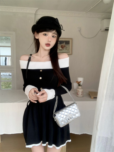 Real shot of one-shoulder long-sleeved knitted suspender dress spring 2024 new style waist A-line skirt small fragrant style