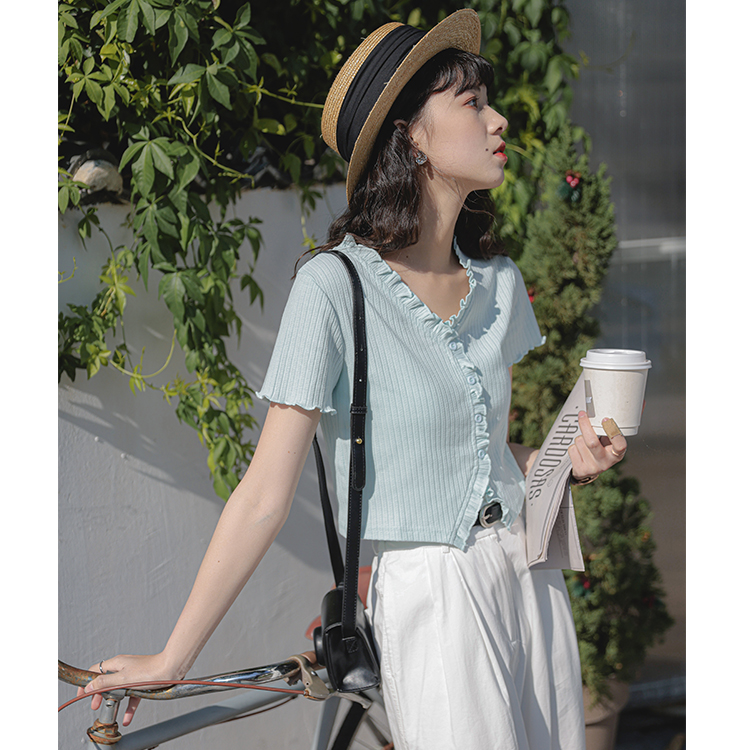 Actual shot of new summer knitted short-sleeved T-shirt women's short French retro v-neck fungus lace slim-fitting top
