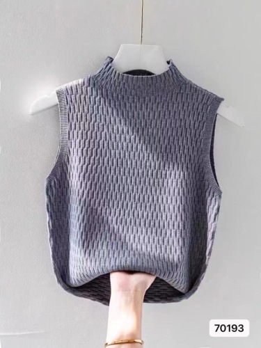 Design, elegant, half-high collar, chic textured knitted vest