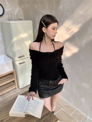 Real shot of designer one-shoulder high-end small sexy and gentle knitted sweater
