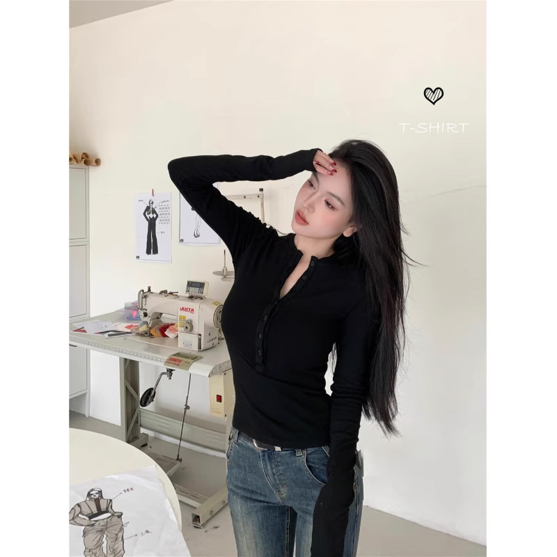 Red top spring and autumn design black single-breasted T-shirt women's short slim fit hot girl bottoming shirt inner top