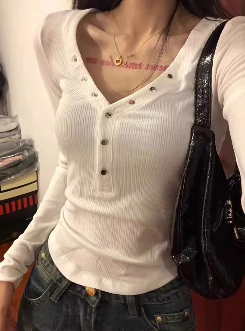 Original quality 2024 spring and summer new Korean style French slim V-neck knitted hottie slimming long-sleeved top