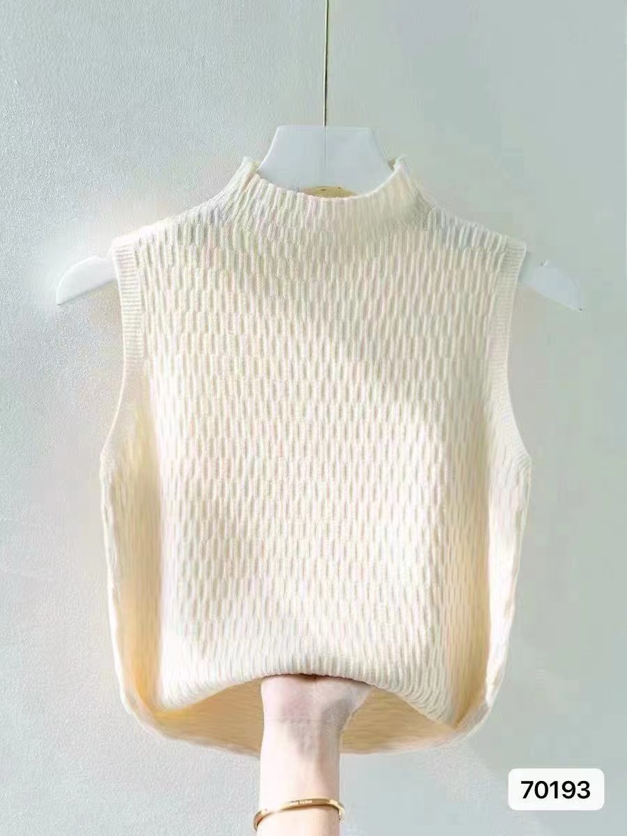 Design, elegant, half-high collar, chic textured knitted vest